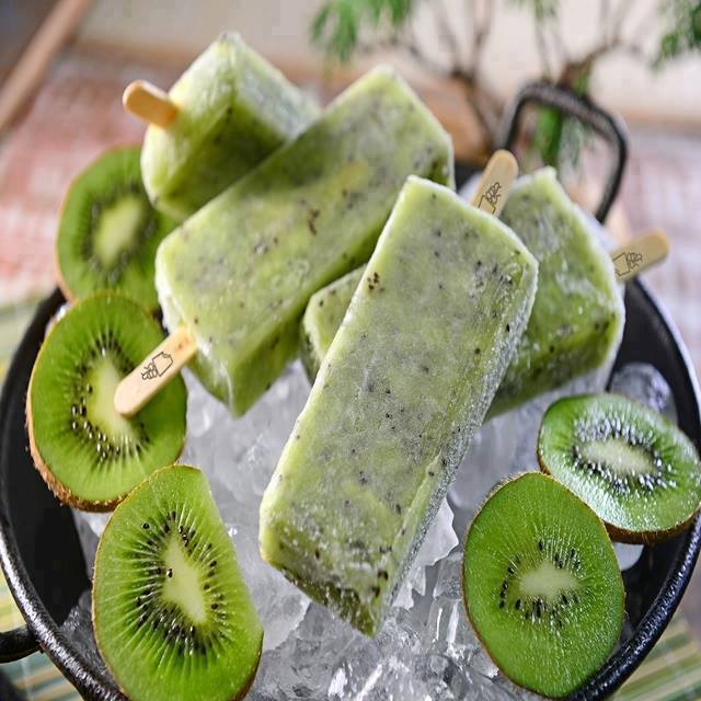 Paletas com Iogurte Grego e Kiwi