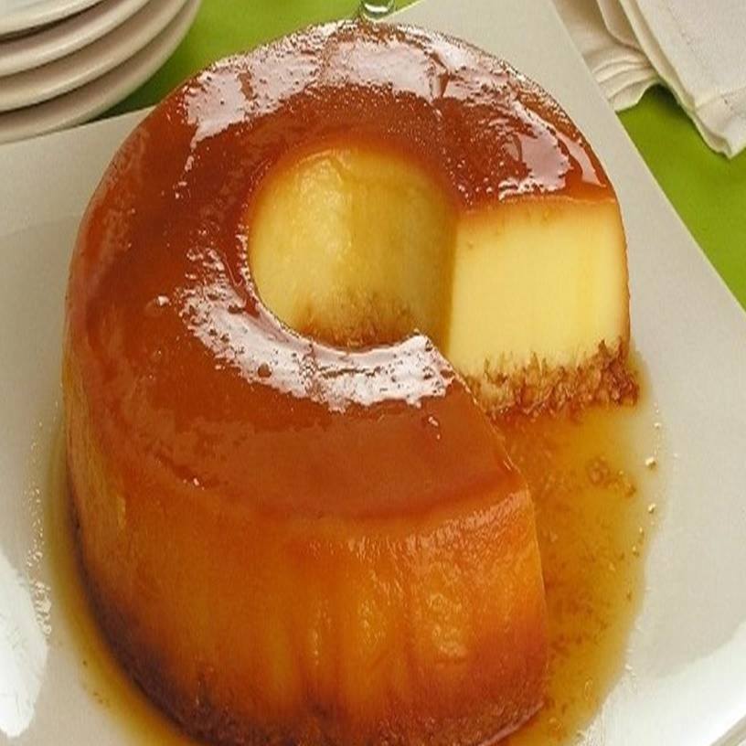 Pudim de beijinho com calda de caramelo