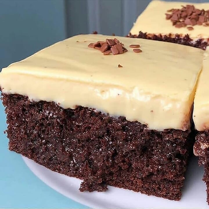 BOLO DE CHOCOLATE COM MOUSSE DE MARACUJÁ