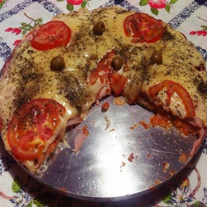 Pizza de pão de forma simples e gostoso