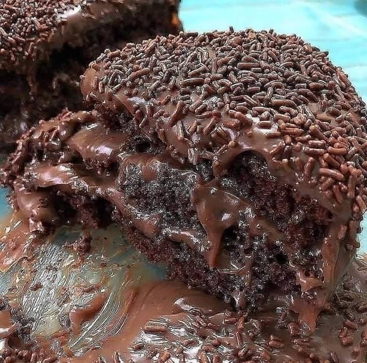 Bolo Nega Maluca com Recheio Brigadeiro de Nutell