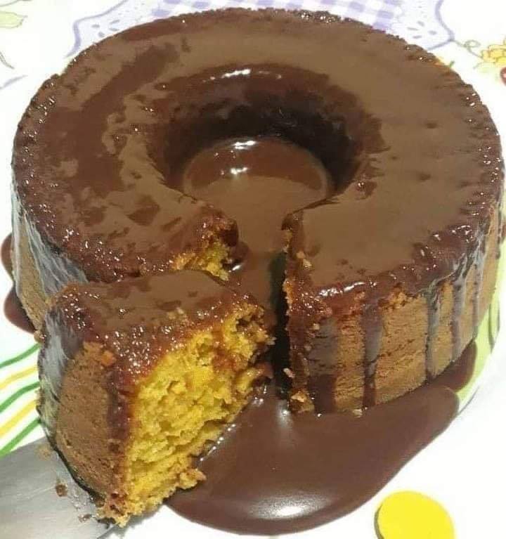 Bolo Vulcão de Cenoura com Chocolate