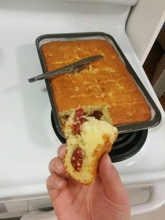 Bolo de Fubá com Goiabada