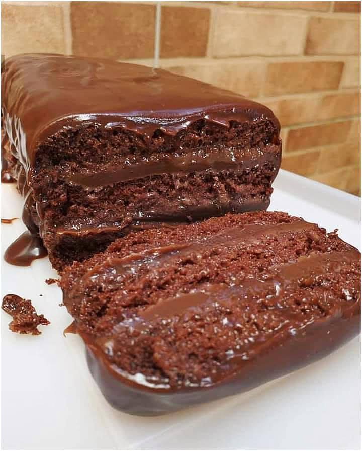 BOLO DE CHOCOLATE RECHEADO