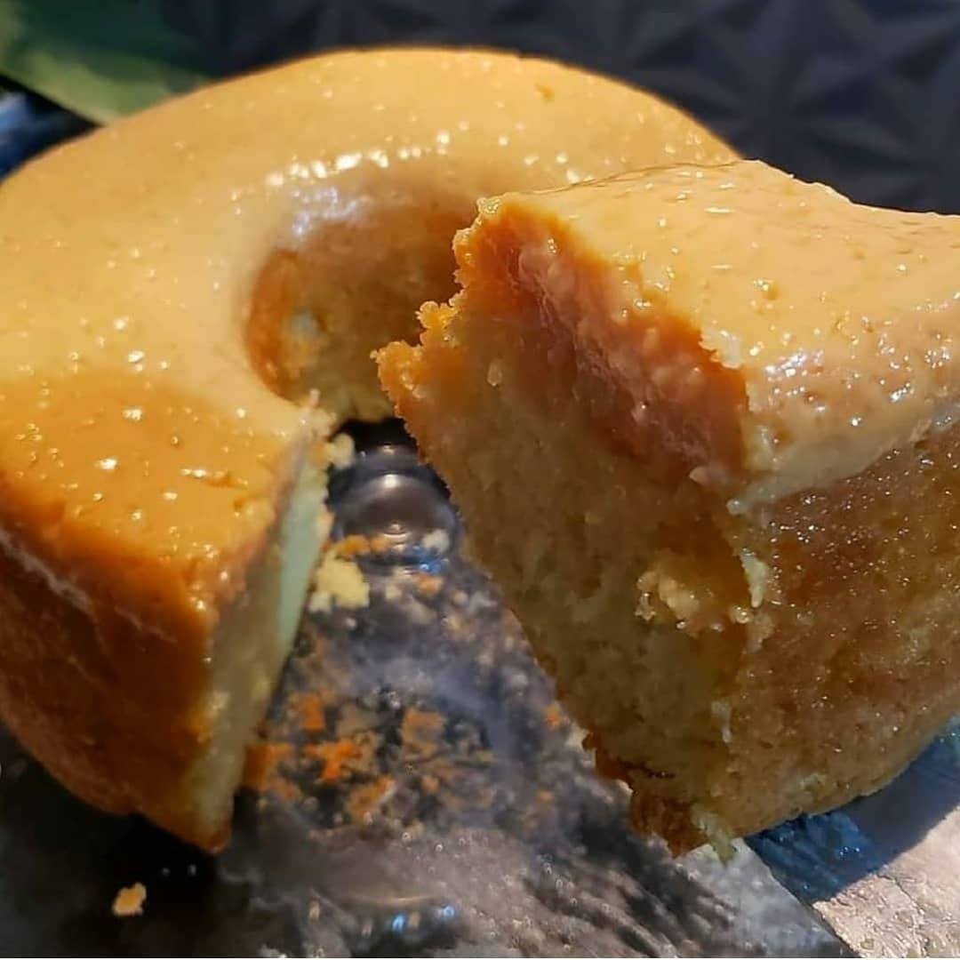 BOLO DE IOGURTE INVERTIDO COM DOCE DE LEITE