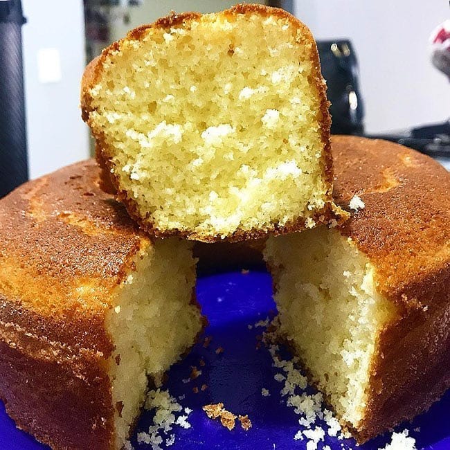 Bolo de Coco simples e delicioso