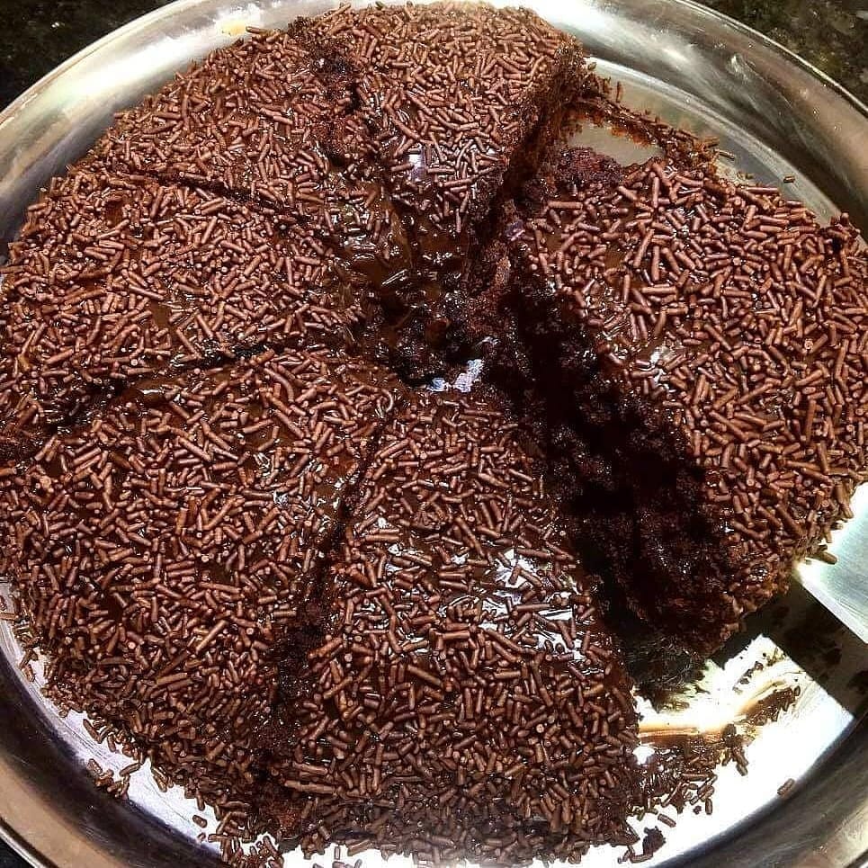 Bolo de Chocolate Fofinho com Cobertura de Brigadeiro