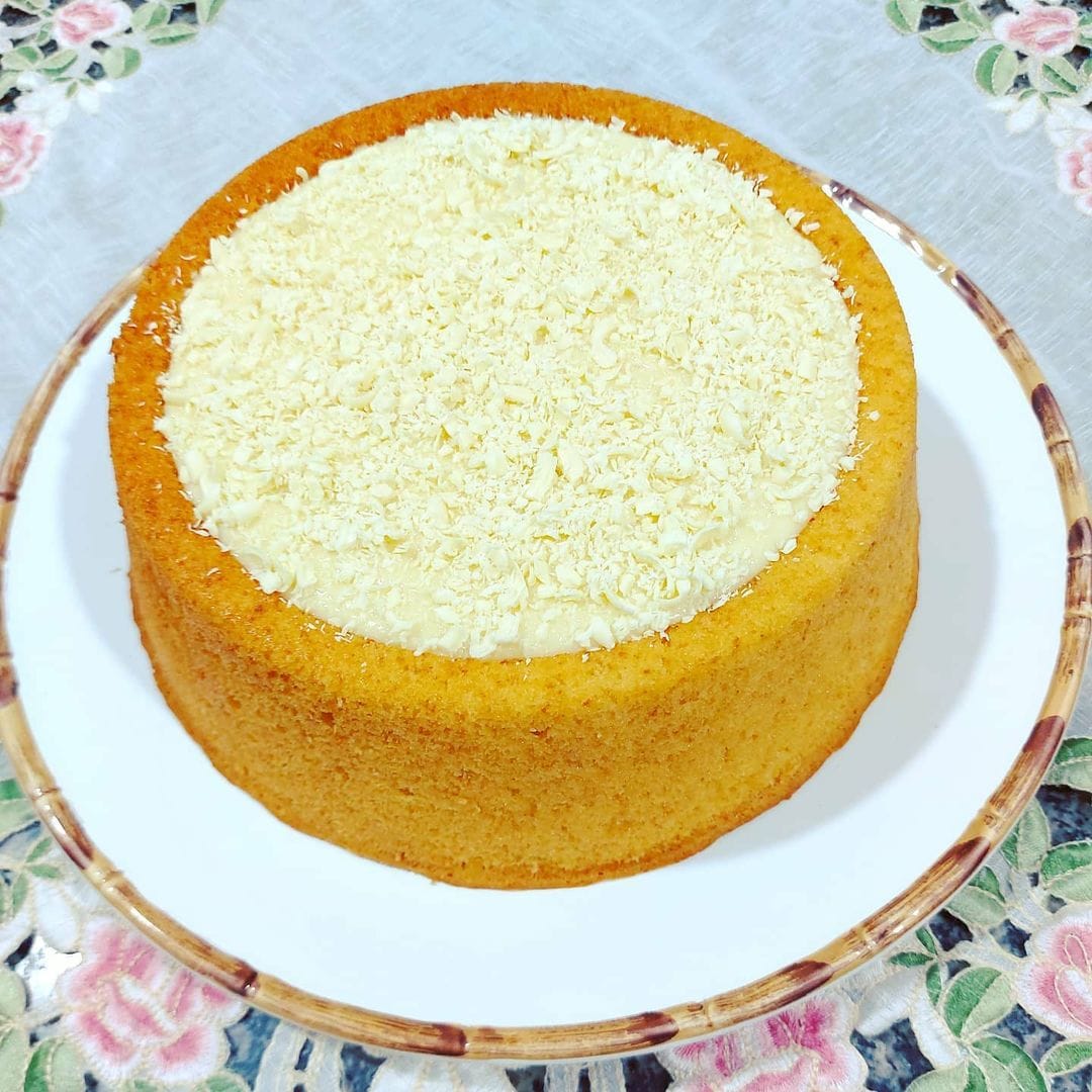 Bolo de iogurte com cobertura de ninho