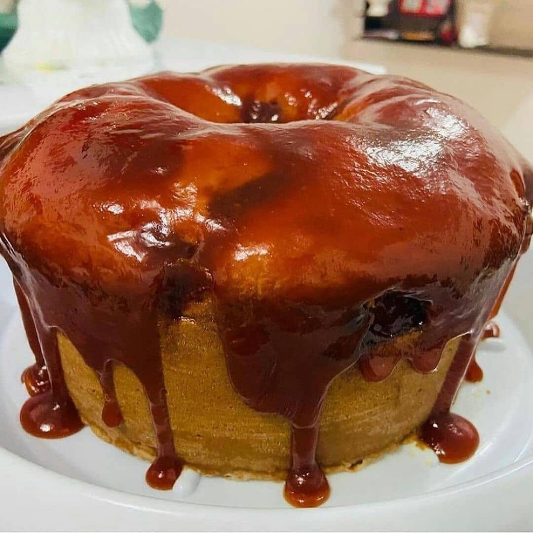 BOLO DE FUBÁ COM GOIABADA