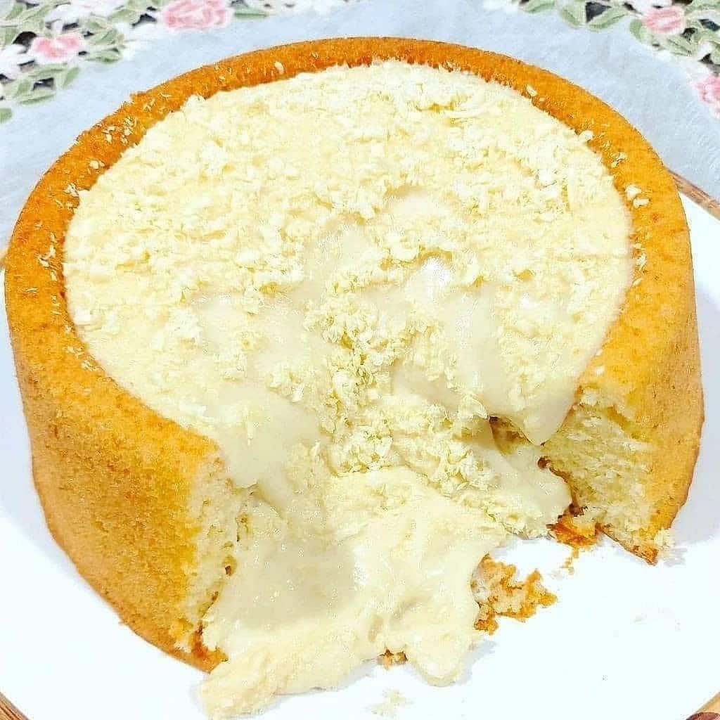 Bolo de iogurte com cobertura de ninho