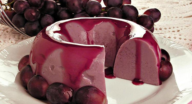 Flan de uva com calda de vinho