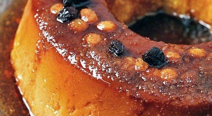 Pudim com amêndoas, passas e frutas cristalizadas