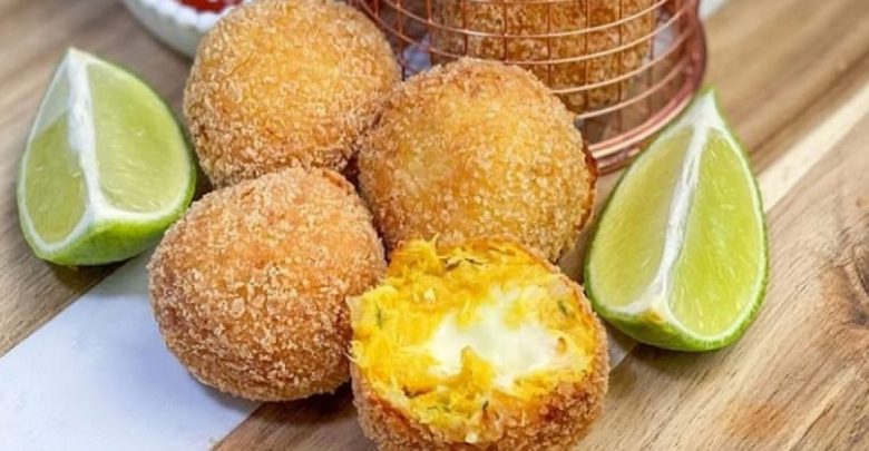 Bolinhos de batata Com Frango Cremoso