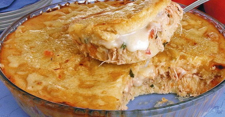 Torta de mandioca com frango e Catupiry