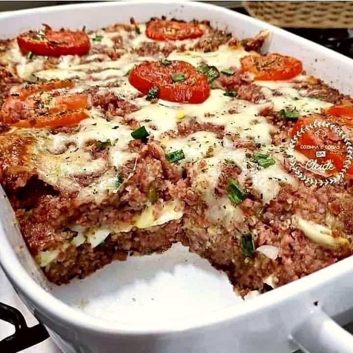 Quibe de calabresa recheado com queijo, ovos e tomate