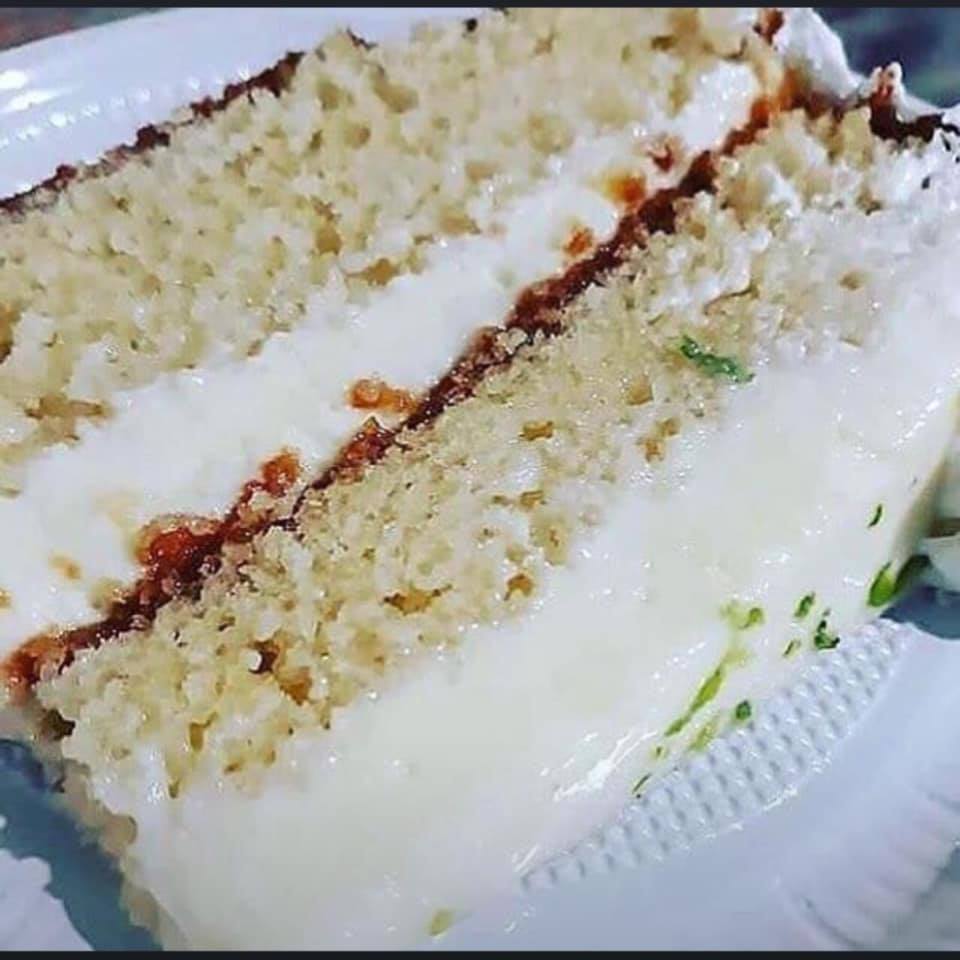 Torta de limão molhadinha