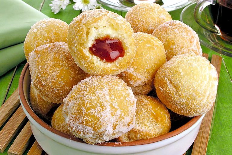 Bolinho de Chuva Recheado com Goiabada Fácil