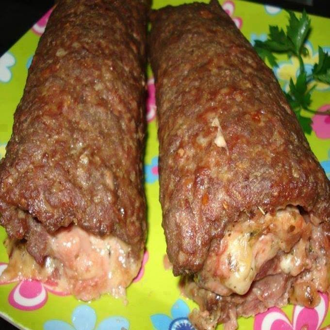 Rocambole de carne moída recheado