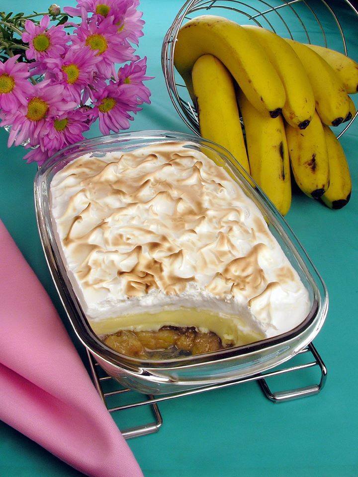 Doce de banana com creme e suspiro