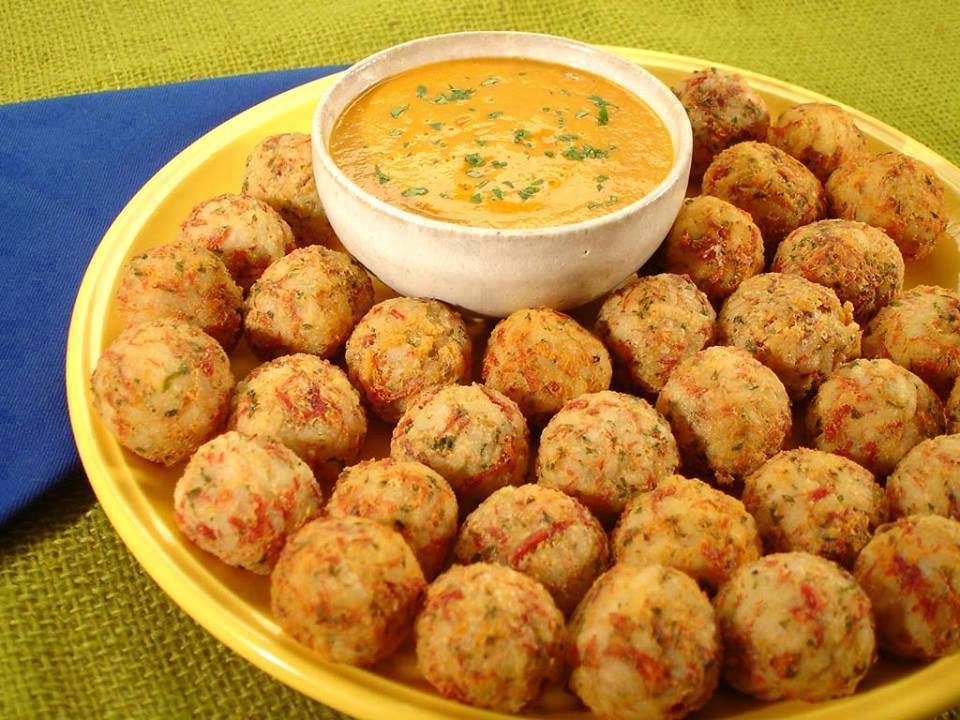 BOLINHO DE MANDIOCA E CARNE SECA