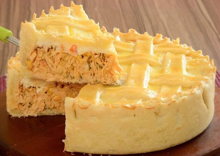 EMPADÃO DE FRANGO COM CATUPIRY 