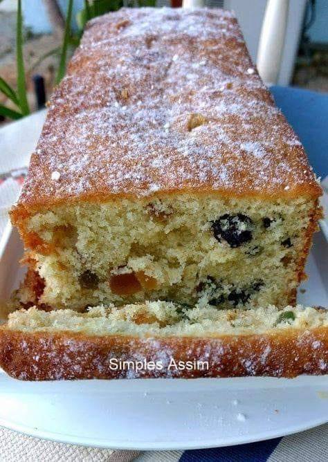 BOLO DE RUM COM FRUTAS