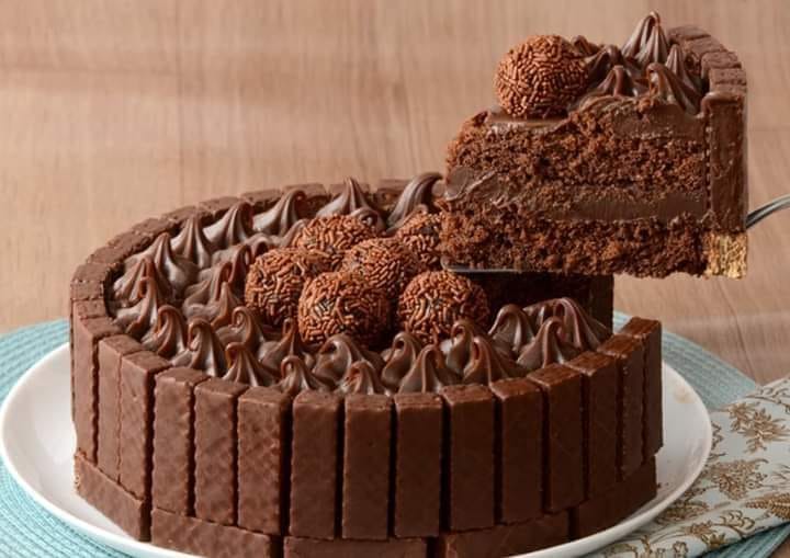 Bolo de brigadeiro confeitado