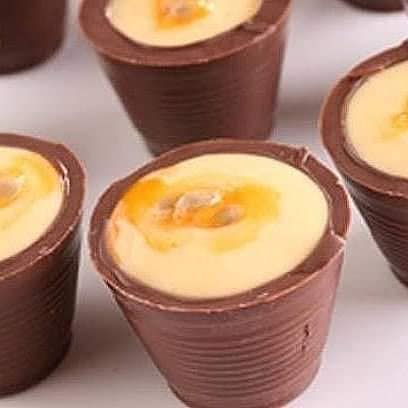 Copinhos de chocolate com maracujá