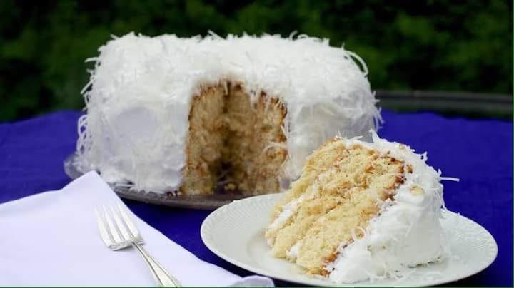 Bolo de coco com amêndoas